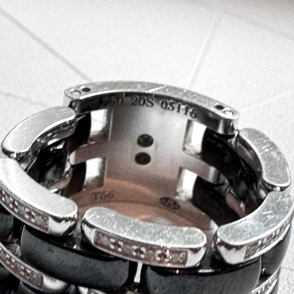 ✨ Stunning One Of A Kind CHANEL Ultra Diamond Black Ceramic 18k White Gold Ring - Picture 10 of 16
